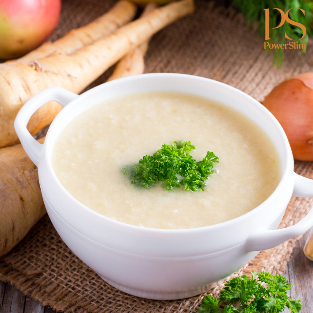 Cremige Pastinakensuppe mit Apfel