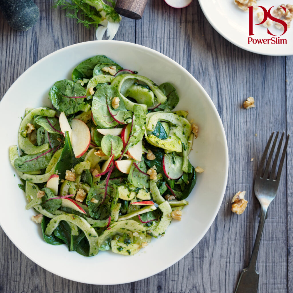 Fenchelsalat mit geräuchertem Hähnchenfilet, Radieschen und Apfel