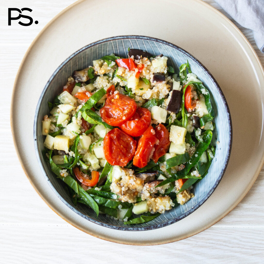 Quinoa mit gebratenen Tomaten und Spinat