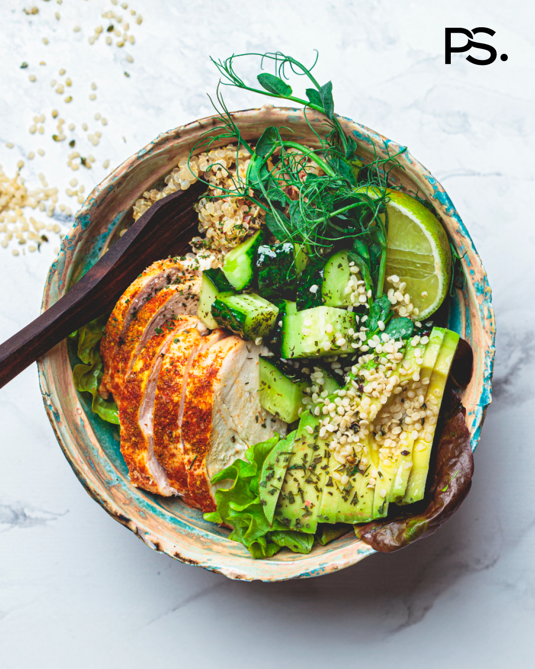 Quinoasalat mit Hähnchenfilet und Avocado