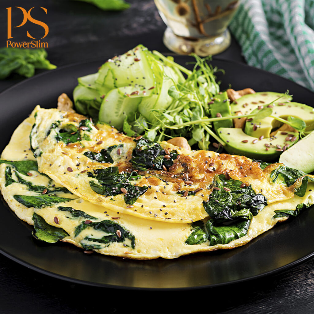 Omelett mit Spinat und Gurken-Rucola-Salat