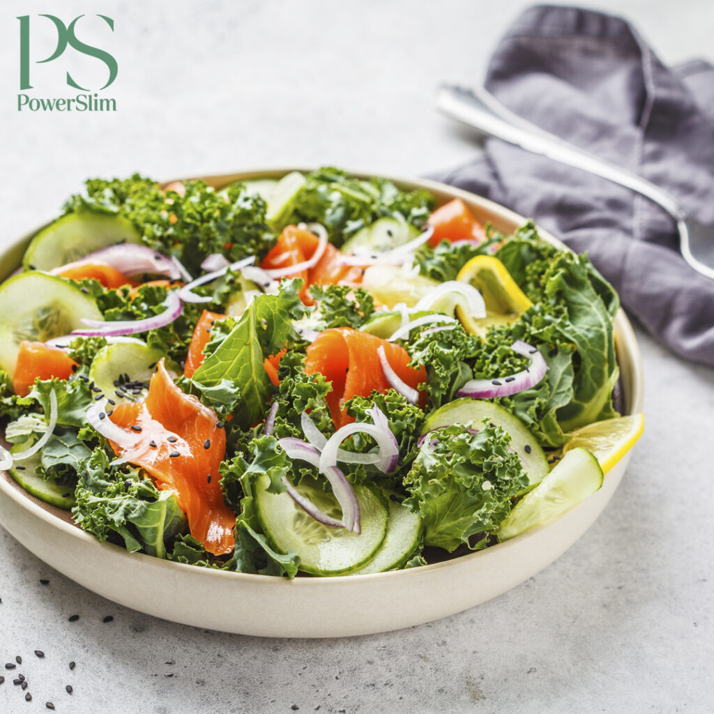 Grünkohlsalat mit geräuchertem Lachs