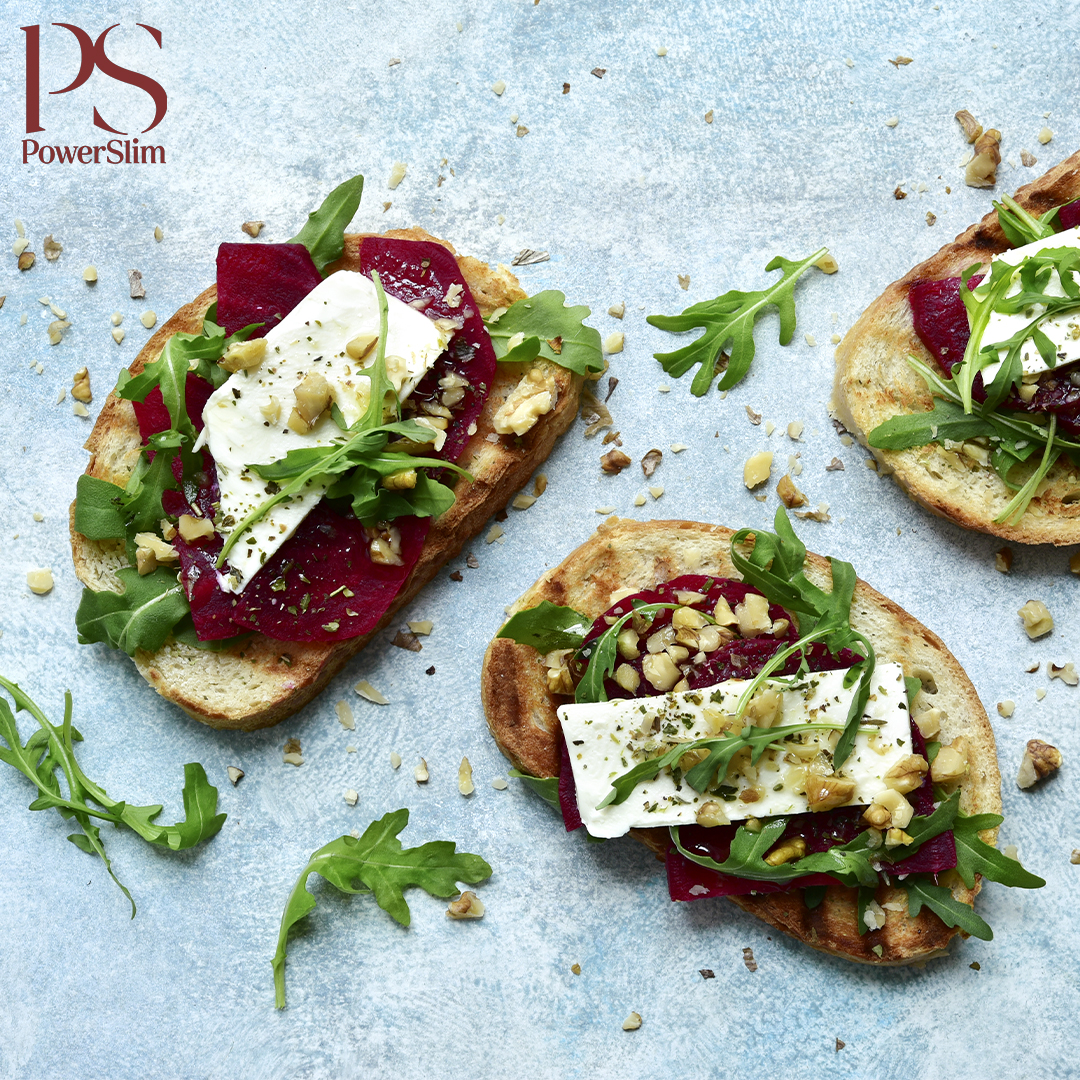 Geröstetes Brot mit Roter Bete, Feta und Walnüssen