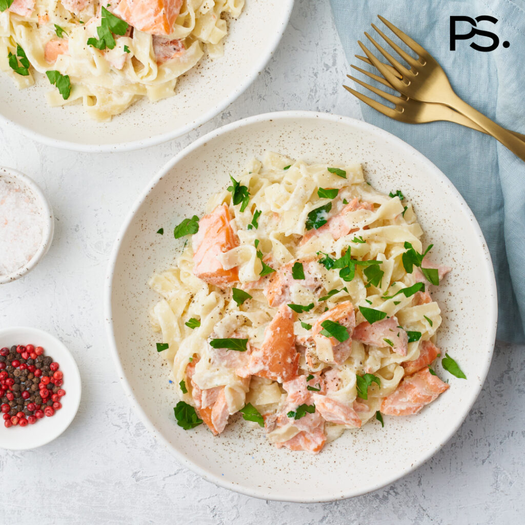 Kohlrabi-Tagliatelle mit Lachs