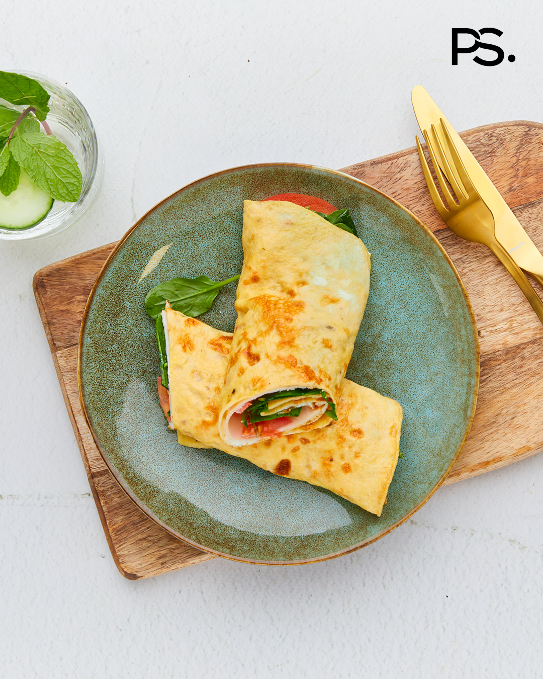 Omelett-Wrap mit Hähnchenfilet und Tomate