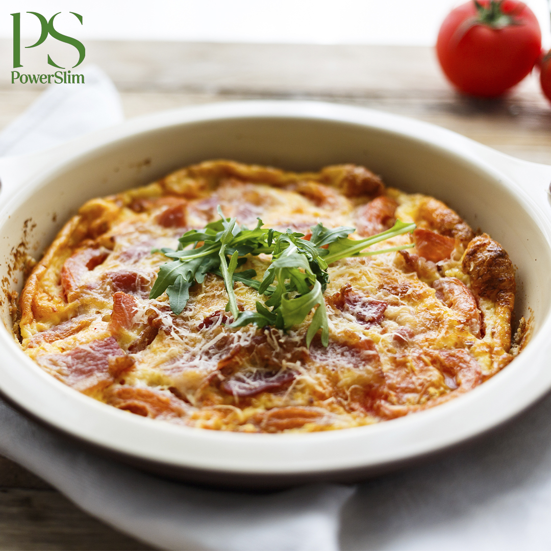 Omelett aus dem Ofen mit Schinken und Tomate