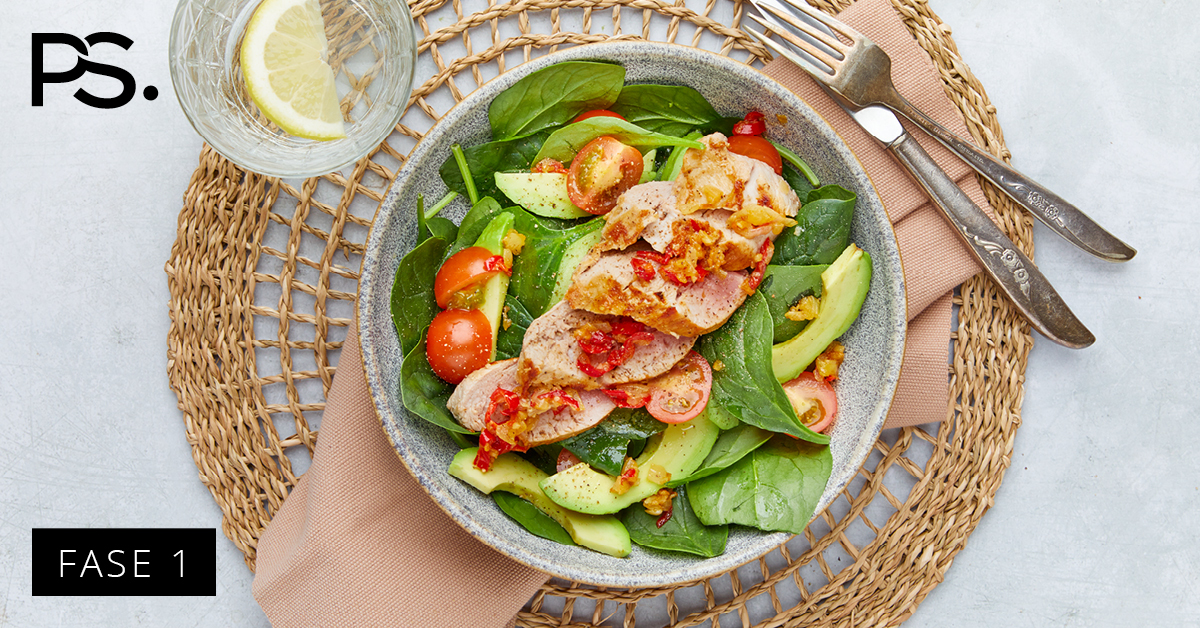 Schweinefleischsalat mit Spinat und Avocado