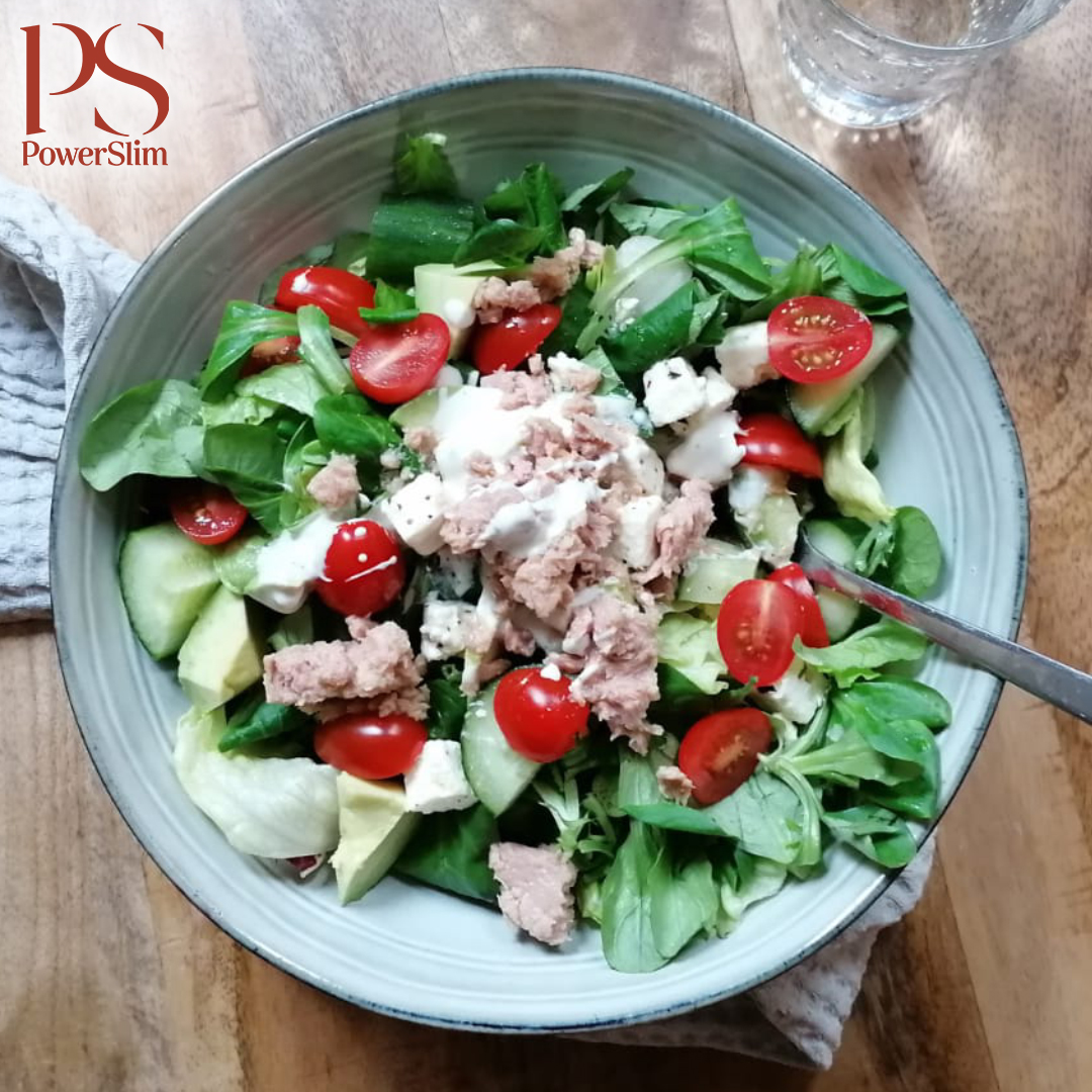 Thunfischsalat mit Feta, Tomaten und Limettendressing