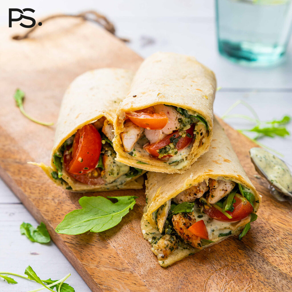 Wrap mit Hähnchenfilet, Tomate und Pesto-Mayonnaise