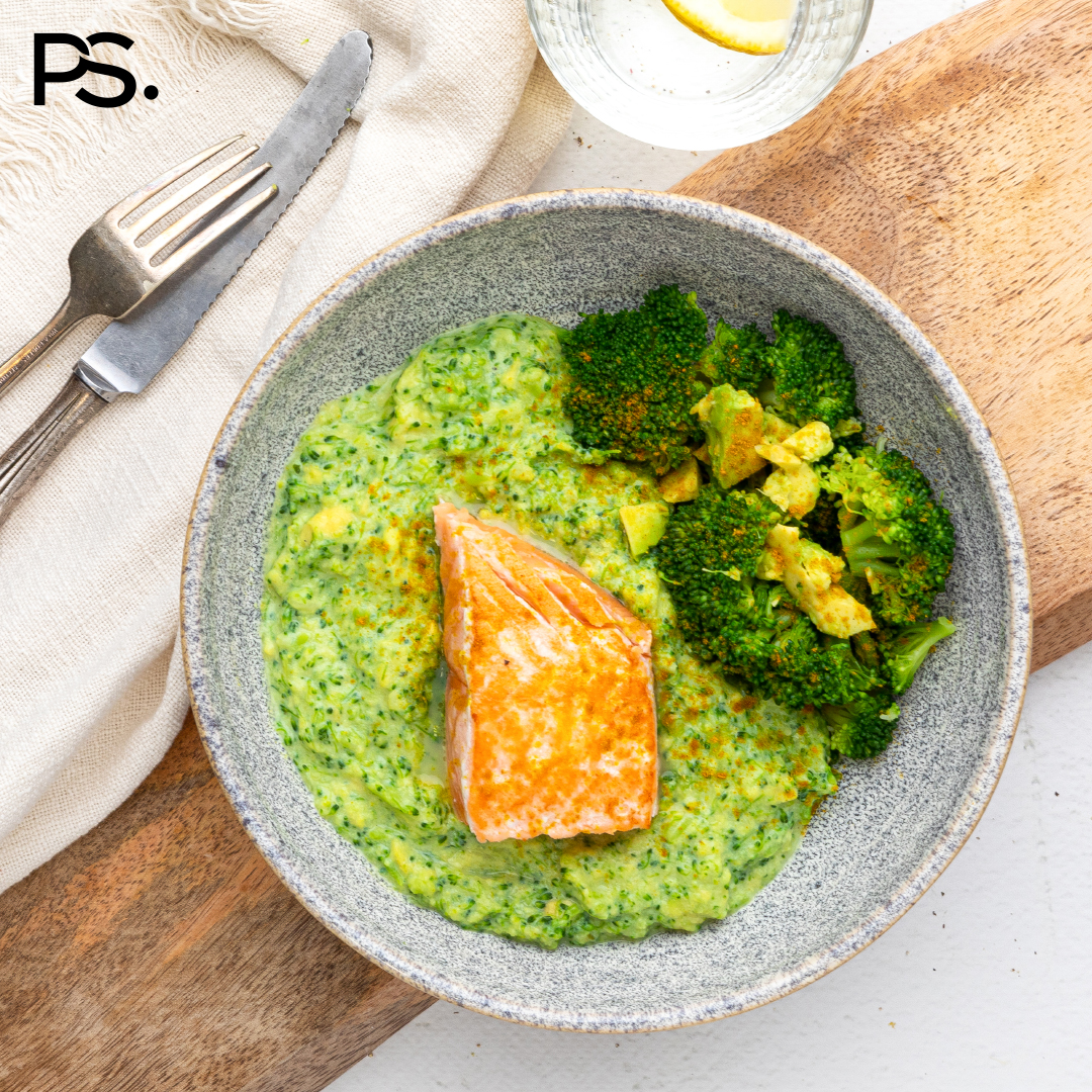 Brokkoli-Curry-Stampf mit Lachs und Avocado