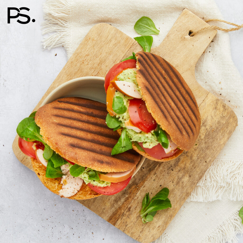 Pita mit geräuchertem Hähnchen und Guacamole