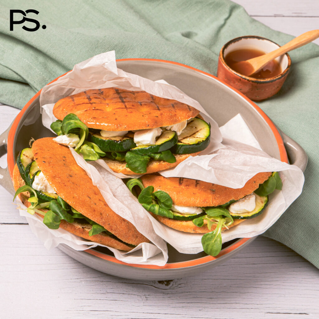 Mediterranes Brötchen mit gegrillter Zucchini