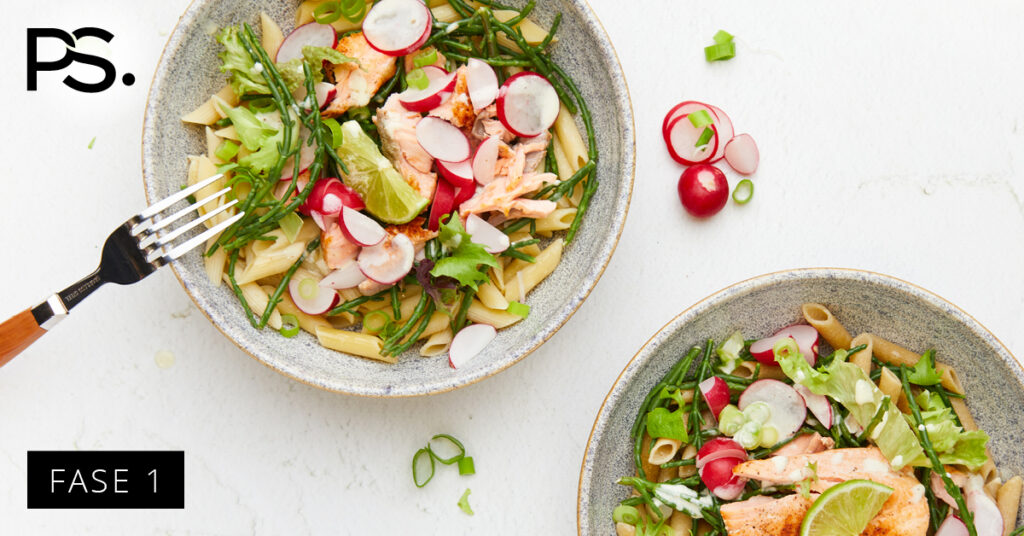 Nudelsalat mit Pulled Salmon, Radieschen und Queller