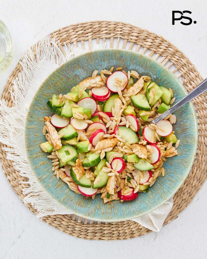 Reissalat mit Hähnchen, Radieschen und Avocado