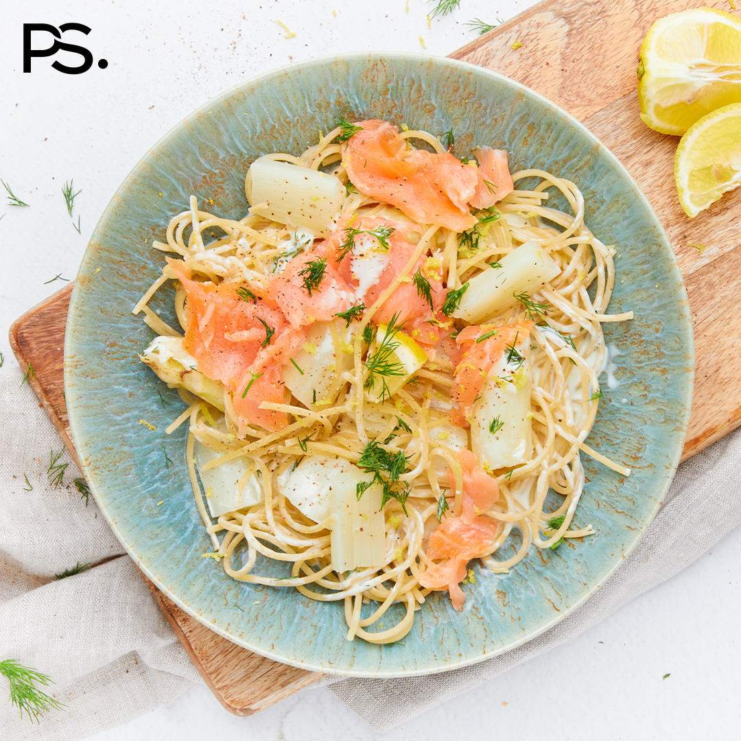 Spaghetti mit weißem Spargel und geräuchertem Lachs