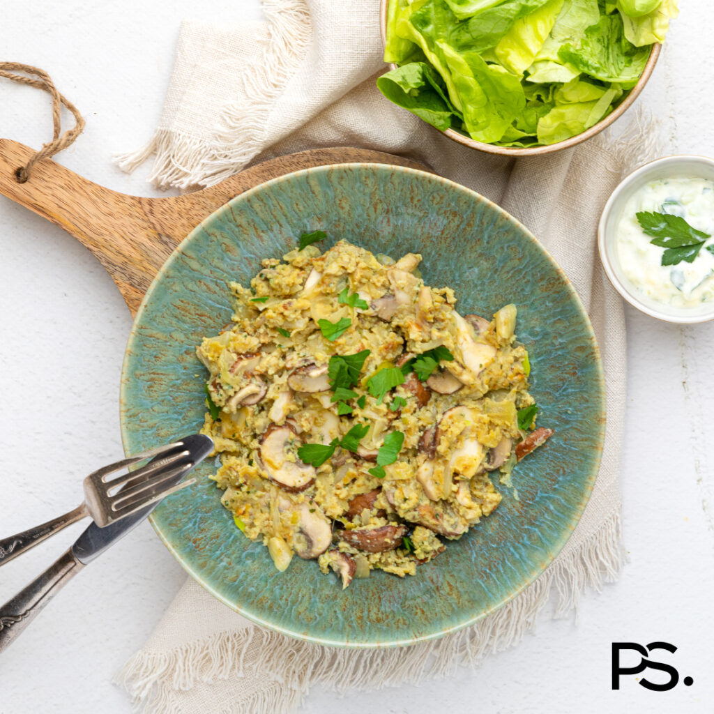 Rösti mit gebratenen Zwiebeln, Kastanienchampignons und Tzatziki