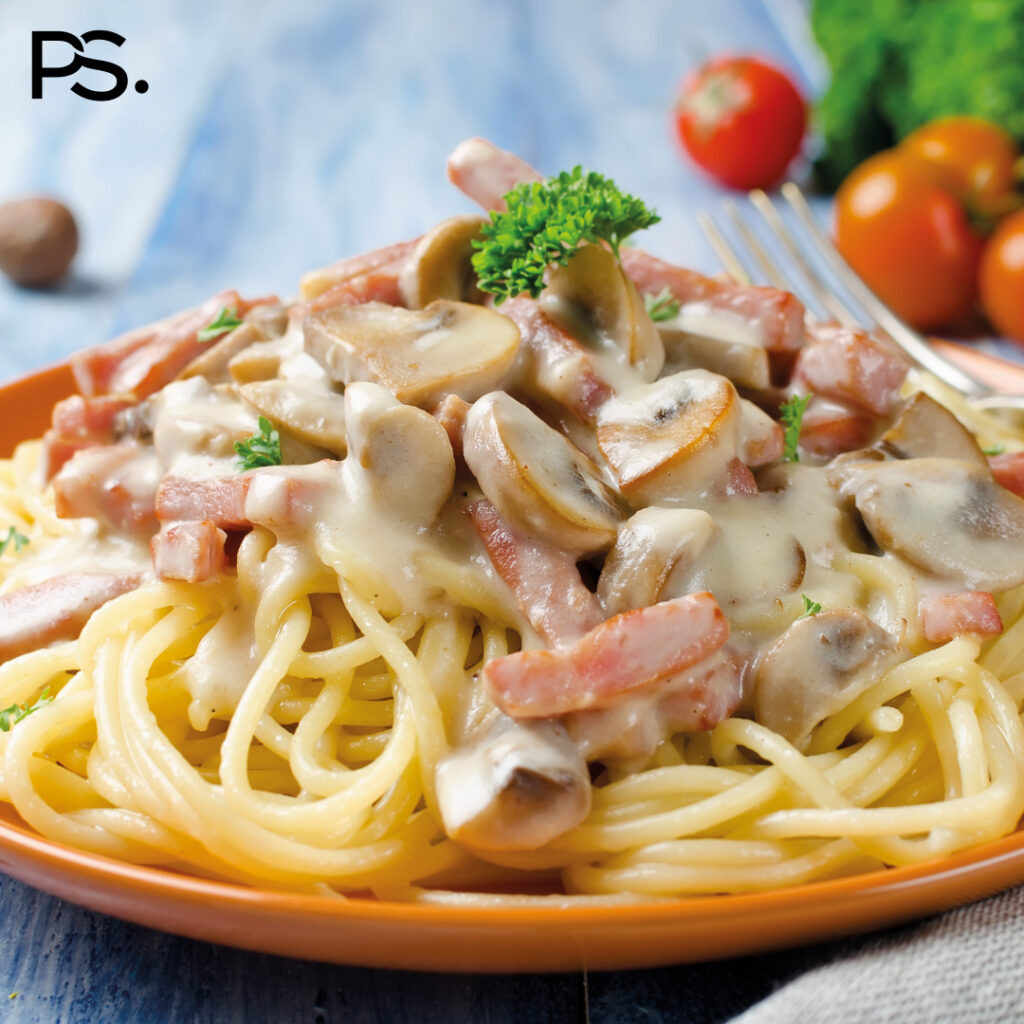 Spaghetti mit Schinken und Champignons in Sahnesoße