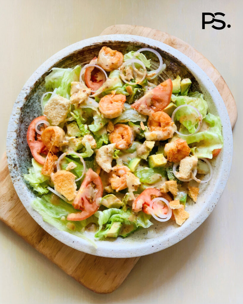 Salat mit Garnelen und Joghurt-Senf-Dressing
