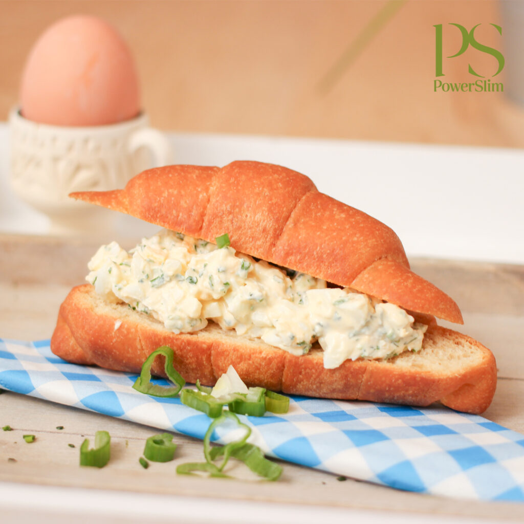 Croissant mit frischem Eiersalat