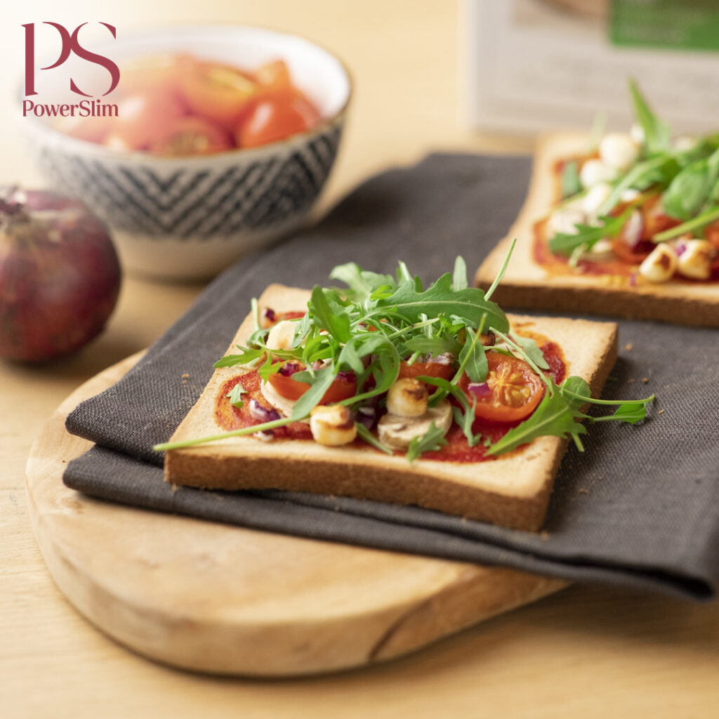 Pizza-Toast mit Champignons und Ziegenkäse