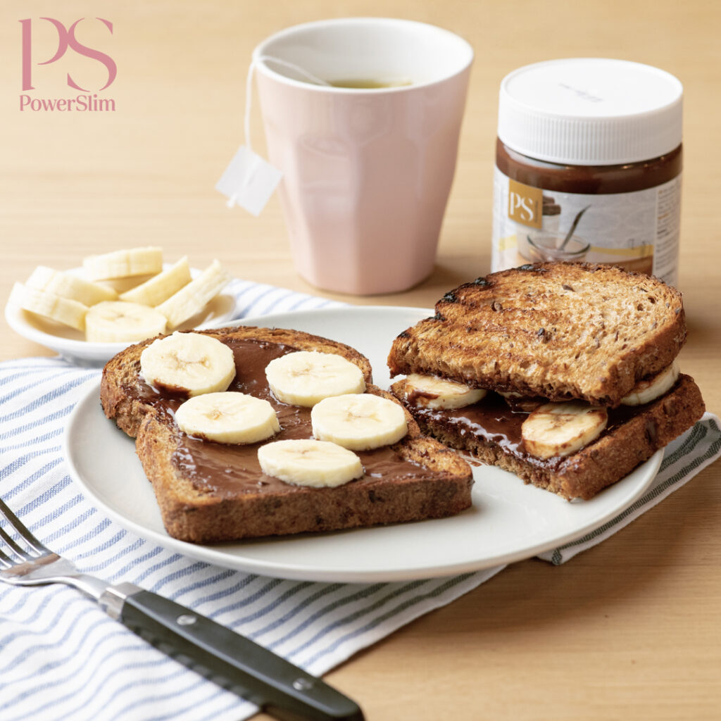 Geröstetes Brot mit Banane und Schokoladenpaste