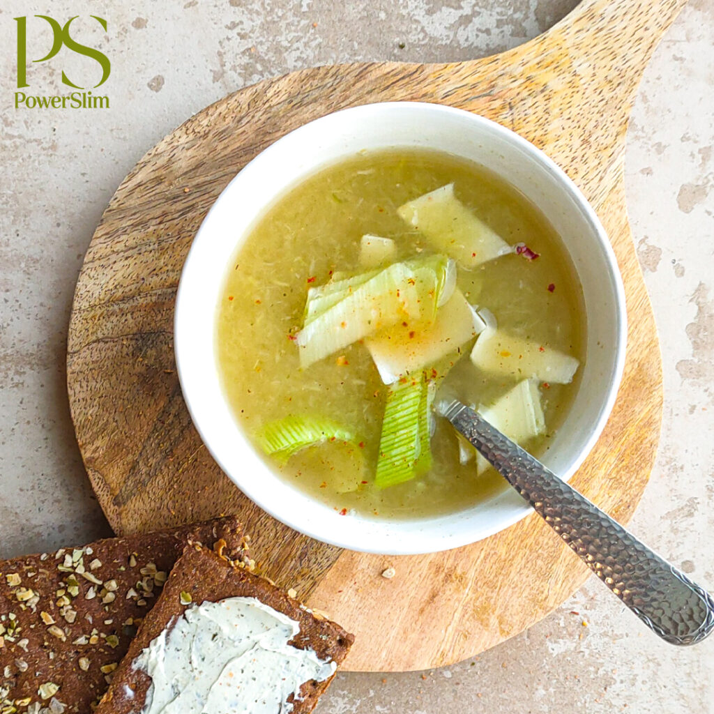 Fenchel-Lauch-Suppe mit Crackern