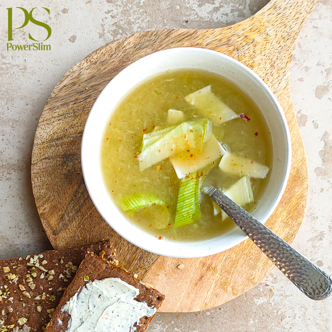 Fenchel-Lauch-Suppe mit Crackern