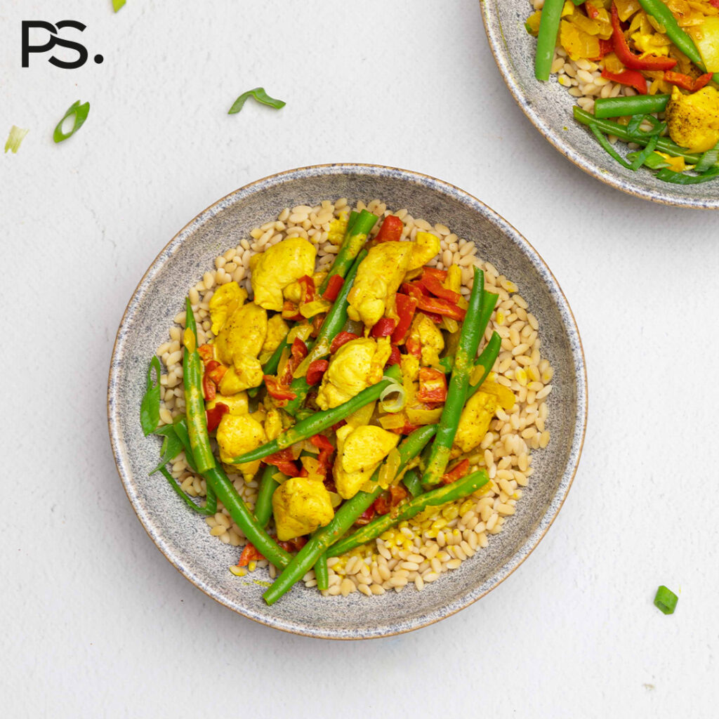 Hähnchen-Curry mit süßer Spitzpaprika und grünen Bohnen