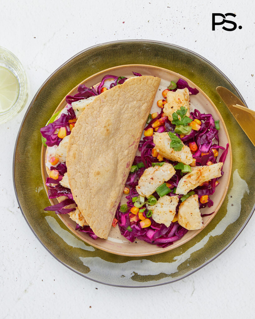 Taco-Schale mit Kabeljau, Rotkohl und Limette