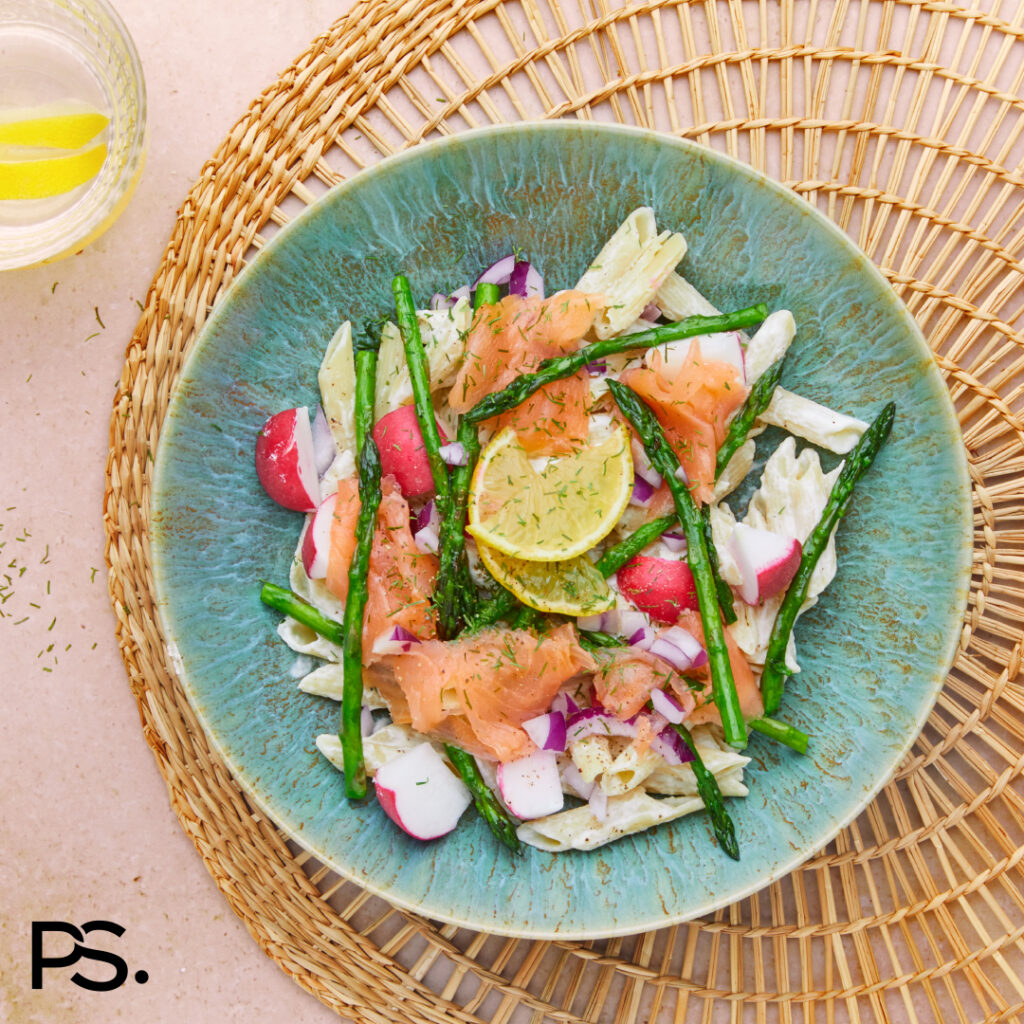 Nudelsalat mit Lachs und Spargel