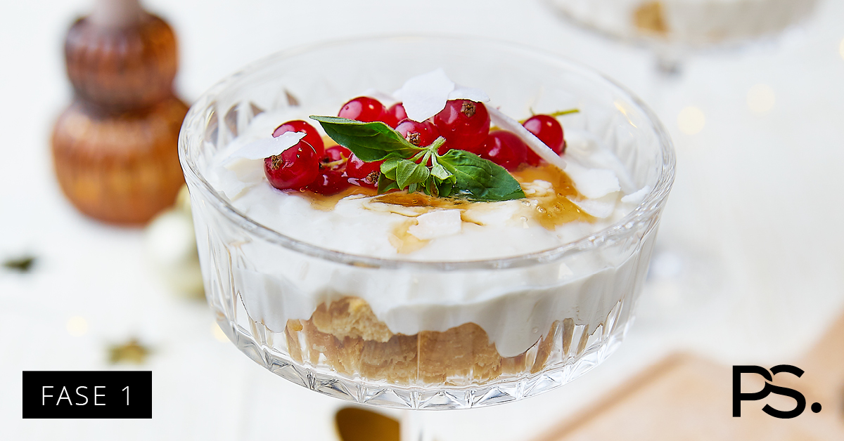 Kokos-Panna-Cotta mit gesalzenem Karamellsirup
