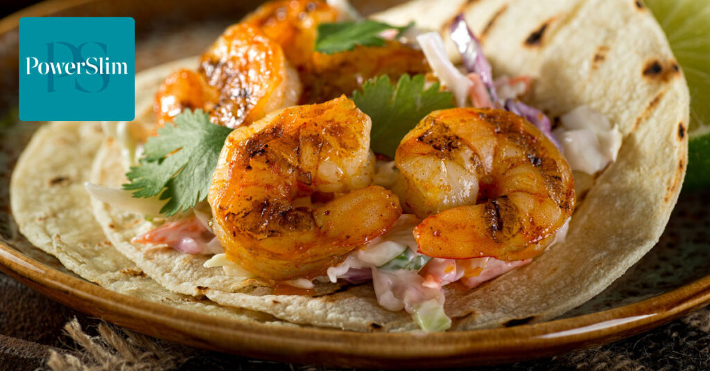 Wrap mit gegrillten Garnelen und Krautsalat